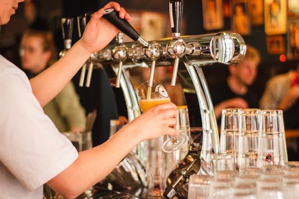 Top 10 des meilleures brasseries à Paris : découvrez où savourer une bière artisanale